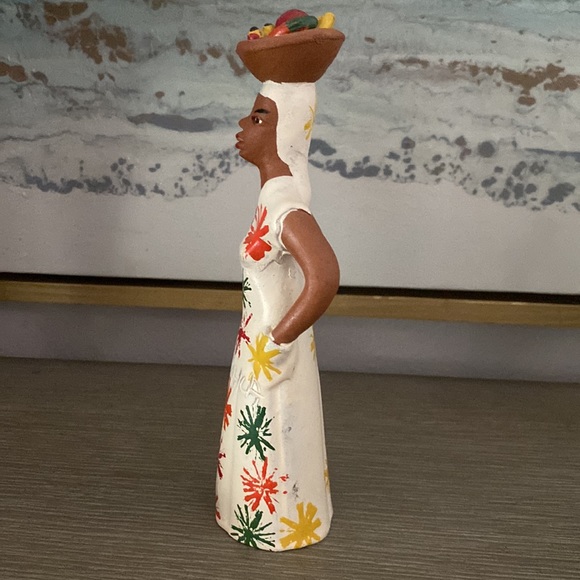 Jamaican lady statue, handpainted, terra-cotta - Picture 4 of 7